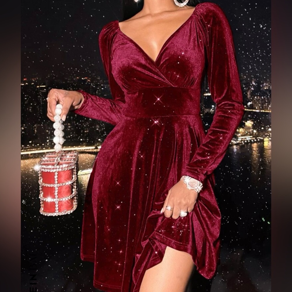 Long sleeve holiday dress new without tags. XS/2